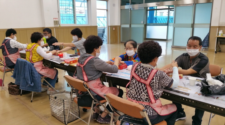본 방사혈 및 뜸뜨기 등 무료 수지침 체험 실시