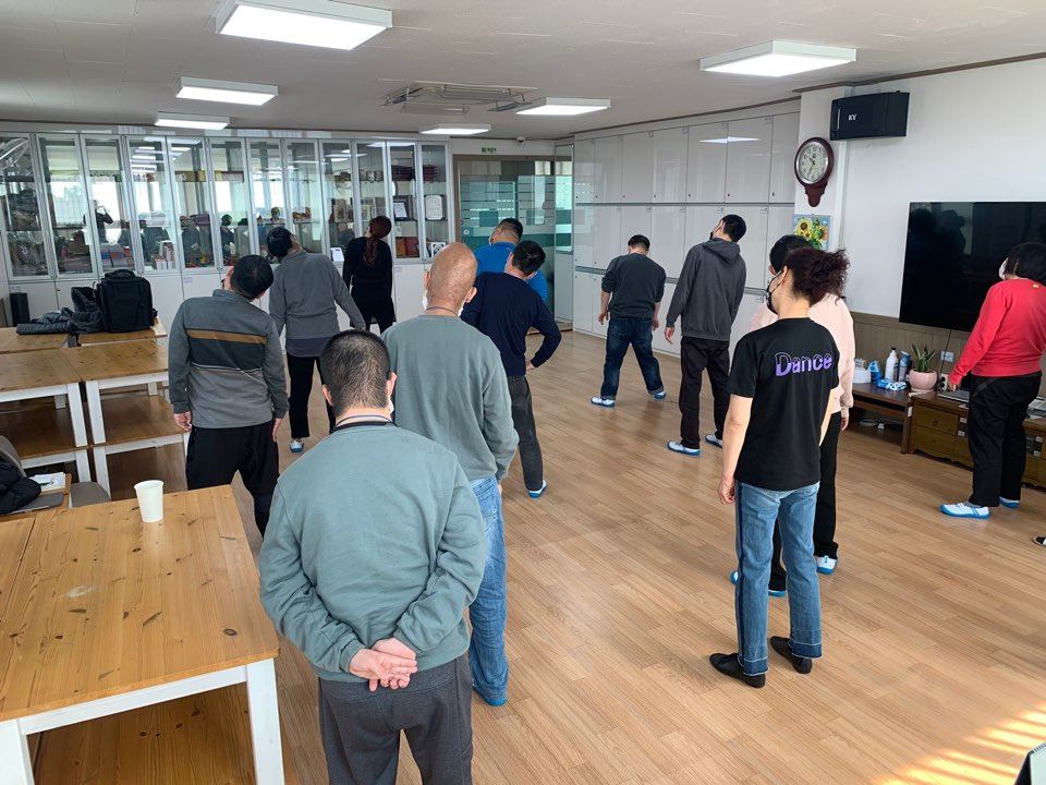 주간보호센터 라인댄스 실시