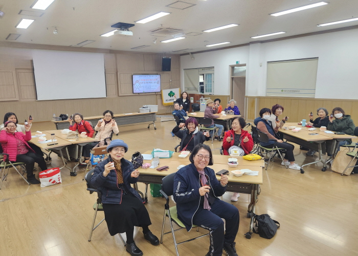 여성아카데미 프로그램 단체 사진