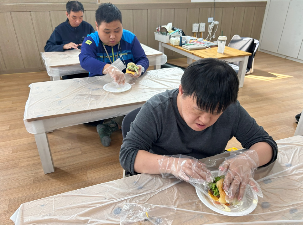 모닝빵 샌드위치 만들기 및 시식
