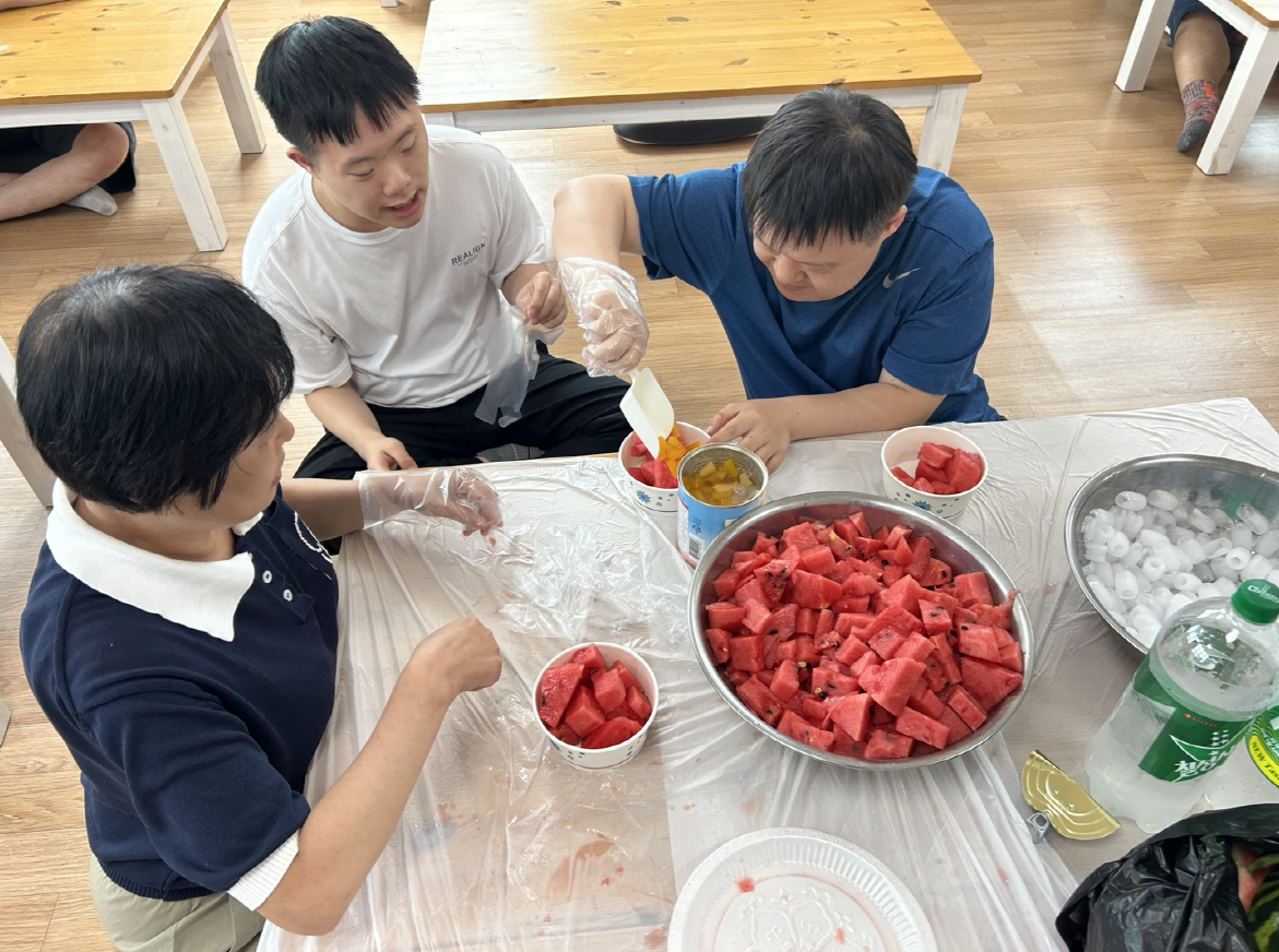 수박화채 만들기 및 시식